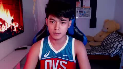 Snapshot of xaldrian_destroyer chatting on December 7, 5:48 am Prince Aldrian online show from December 7, 5:48 am