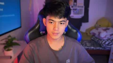 Snapshot of xaldrian_destroyer chatting on February 11, 9:09 am Prince Aldrian online show from February 11, 9:09 am