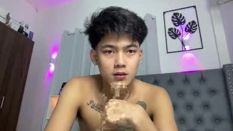 Snapshot of xaldrian_destroyer chatting on March 3, 1:39 pm Prince Aldrian online show from March 3, 1:39 pm