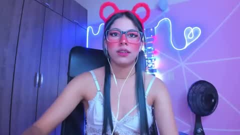 Snapshot of xallysonx_ chatting on January 18, 2:33 pm XALLYSONX online show from January 18, 2:33 pm