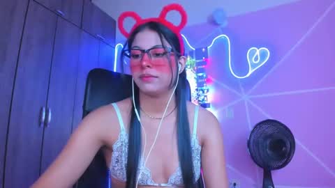 Snapshot of xallysonx_ chatting on February 1, 11:21 am XALLYSONX online show from February 1, 11:21 am