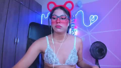 Snapshot of xallysonx_ chatting on February 1, 2:24 pm XALLYSONX online show from February 1, 2:24 pm