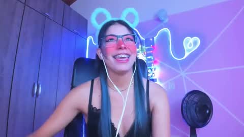 Snapshot of xallysonx_ chatting on February 2, 11:19 am XALLYSONX online show from February 2, 11:19 am