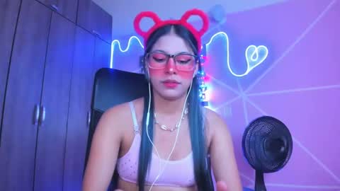 Snapshot of xallysonx_ chatting on February 3, 11:20 am XALLYSONX online show from February 3, 11:20 am