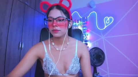 Snapshot of xallysonx_ chatting on February 4, 11:27 am XALLYSONX online show from February 4, 11:27 am