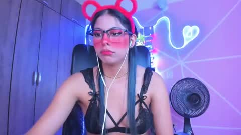 Snapshot of xallysonx_ chatting on February 5, 2:26 pm XALLYSONX online show from February 5, 2:26 pm