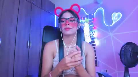 Snapshot of xallysonx_ chatting on February 8, 2:16 pm XALLYSONX online show from February 8, 2:16 pm
