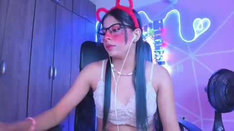 Snapshot of xallysonx_ chatting on February 8, 5:18 pm XALLYSONX online show from February 8, 5:18 pm