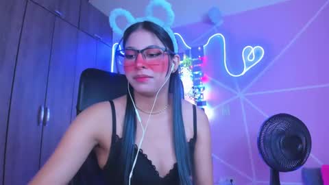 Snapshot of xallysonx_ chatting on February 11, 11:32 am XALLYSONX online show from February 11, 11:32 am