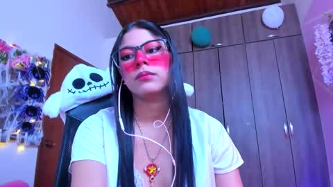 Snapshot of xallysonx_ chatting on October 13, 11:43 am XALLYSONX online show from October 13, 11:43 am