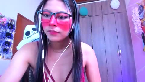 Snapshot of xallysonx_ chatting on October 18, 11:33 am XALLYSONX online show from October 18, 11:33 am