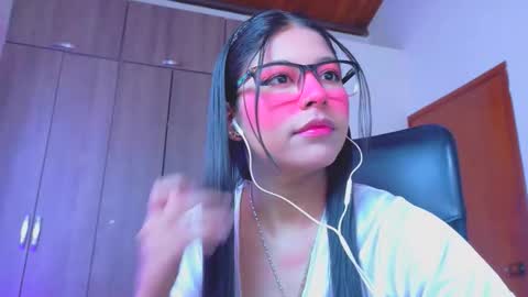 Snapshot of xallysonx_ chatting on June 5, 12:00 pm XALLYSONX online show from June 5, 12:00 pm