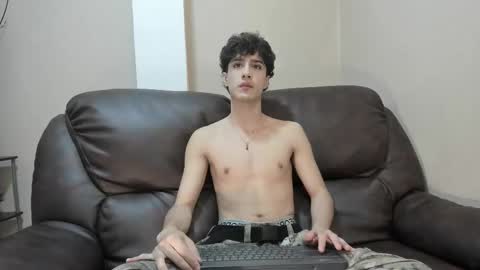 Snapshot of xam_collen chatting on October 29, 1:46 pm xam_collen online show from October 29, 1:46 pm