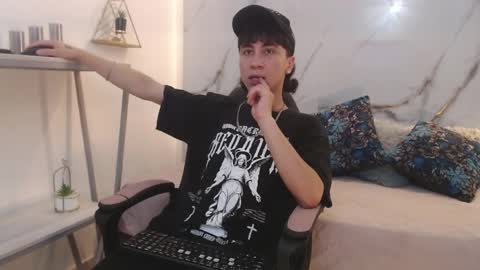 xandergrey8 online show from April 15, 7:43 pm