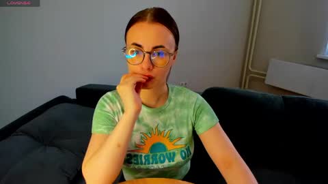 Snapshot of xapka_lapka chatting on May 18, 4:29 am Alice online show from May 18, 4:29 am