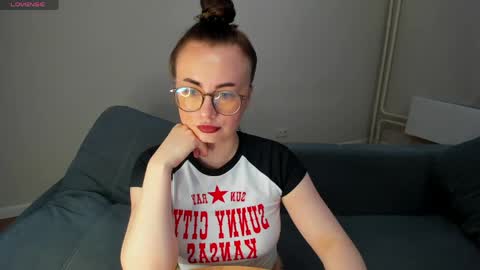 Snapshot of xapka_lapka chatting on June 7, 5:49 pm Alice online show from June 7, 5:49 pm