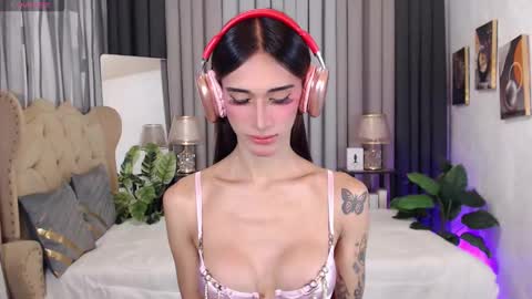 I LOVEE TO TRAVEL AROUND THE WORLD online show from February 26, 8:59 am