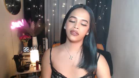 Snapshot of xclassylorainne chatting on December 18, 3:37 am lorainne online show from December 18, 3:37 am