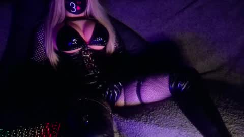 Ella online show from February 23, 7:55 pm