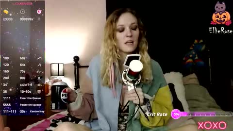 Snapshot of xelliee_rosex chatting on November 6, 6:58 am EllieeRose online show from November 6, 6:58 am