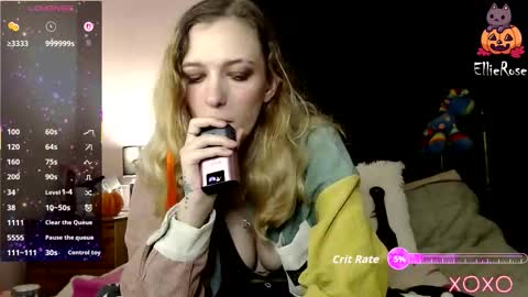 Snapshot of xelliee_rosex chatting on November 9, 2:43 am EllieeRose online show from November 9, 2:43 am