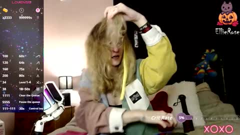 Snapshot of xelliee_rosex chatting on November 15, 6:59 pm EllieeRose online show from November 15, 6:59 pm