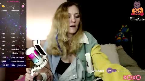 Snapshot of xelliee_rosex chatting on November 16, 8:14 pm EllieeRose online show from November 16, 8:14 pm