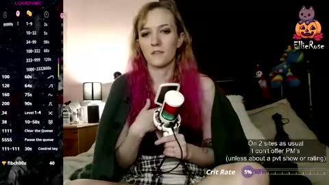 Snapshot of xelliee_rosex chatting on March 18, 8:01 pm EllieeRose online show from March 18, 8:01 pm