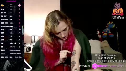 Snapshot of xelliee_rosex chatting on March 19, 10:03 pm EllieeRose online show from March 19, 10:03 pm