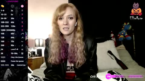 Snapshot of xelliee_rosex chatting on April 9, 10:15 pm EllieeRose online show from April 9, 10:15 pm