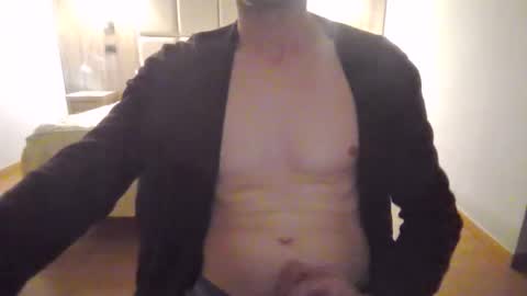 Snapshot of xemx chatting on April 8, 8:31 pm Ryansex online show from April 8, 8:31 pm