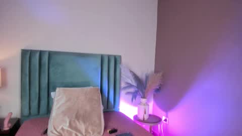 Xena Revelo online show from February 13, 1:29 pm