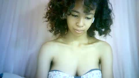 Snapshot of xenna610827 chatting on January 31, 4:47 am xenna610827 online show from January 31, 4:47 am