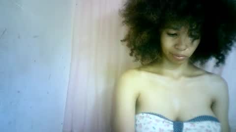 Snapshot of xenna610827 chatting on February 2, 7:35 pm xenna610827 online show from February 2, 7:35 pm