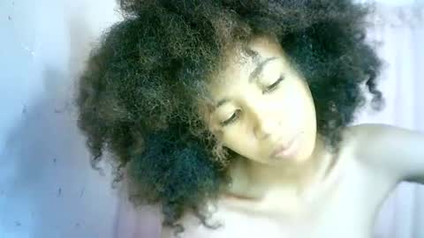 Snapshot of xenna610827 chatting on February 4, 8:35 am xenna610827 online show from February 4, 8:35 am