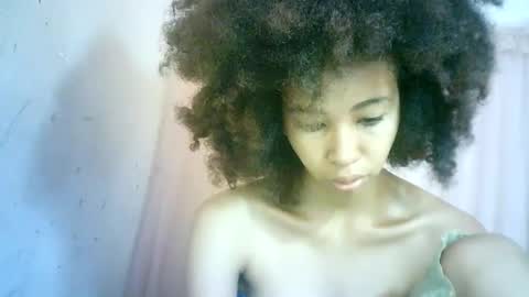 Snapshot of xenna610827 chatting on February 5, 3:34 am xenna610827 online show from February 5, 3:34 am