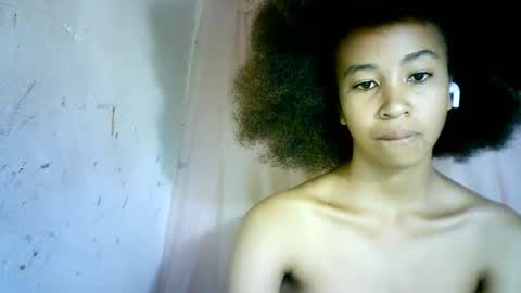 Snapshot of xenna610827 chatting on February 18, 3:54 pm xenna610827 online show from February 18, 3:54 pm