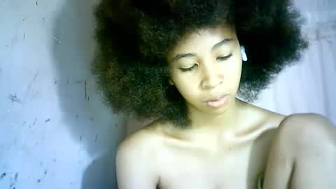 Snapshot of xenna610827 chatting on February 18, 7:09 pm xenna610827 online show from February 18, 7:09 pm