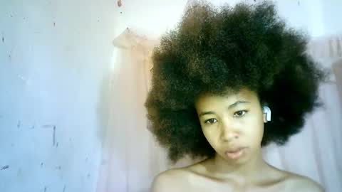 Snapshot of xenna610827 chatting on February 19, 5:49 am xenna610827 online show from February 19, 5:49 am