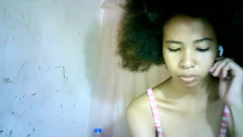 Snapshot of xenna610827 chatting on February 20, 2:24 pm xenna610827 online show from February 20, 2:24 pm