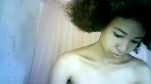 Snapshot of xenna610827 chatting on February 22, 9:01 am xenna610827 online show from February 22, 9:01 am