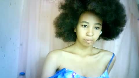 Snapshot of xenna610827 chatting on March 7, 8:13 am xenna610827 online show from March 7, 8:13 am