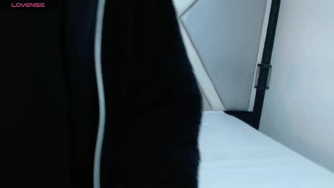 Snapshot of xhotdesire_fx chatting on March 7, 4:02 am Marco and Veronica online show from March 7, 4:02 am