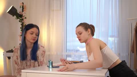 Luna and Lina online show from November 8, 4:12 am