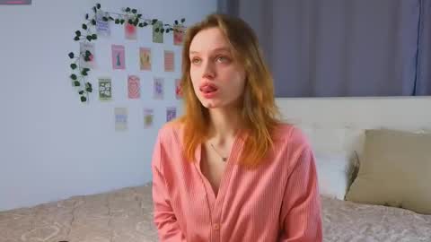 Luna and Lina online show from December 3, 4:20 am