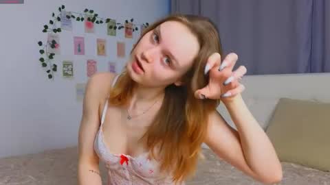 Luna and Lina online show from December 4, 4:11 am