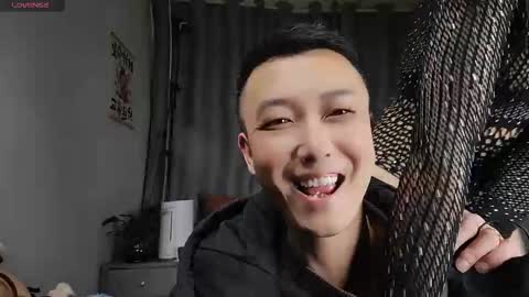 Snapshot of xiaohaitun669105 chatting on March 10, 12:48 pm online show from March 10, 12:48 pm