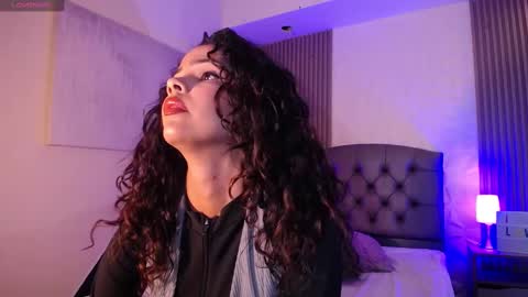 Snapshot of ximenaa_diaz chatting on February 13, 9:06 pm Mia Vega online show from February 13, 9:06 pm