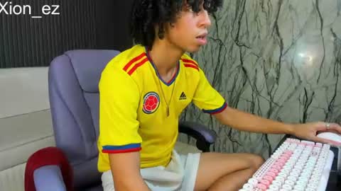 Snapshot of xion_ez chatting on June 24, 8:30 pm xion_ez online show from June 24, 8:30 pm