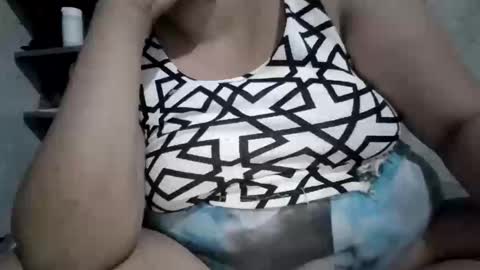xjuicytits online show from May 10, 12:32 pm